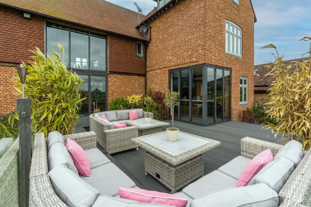 5 bedroom detached house for sale in Seasalter Road, Graveney