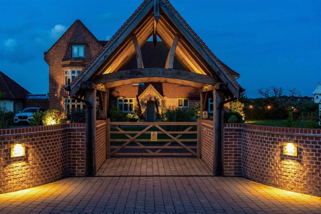 5 bedroom detached house for sale in Seasalter Road, Graveney