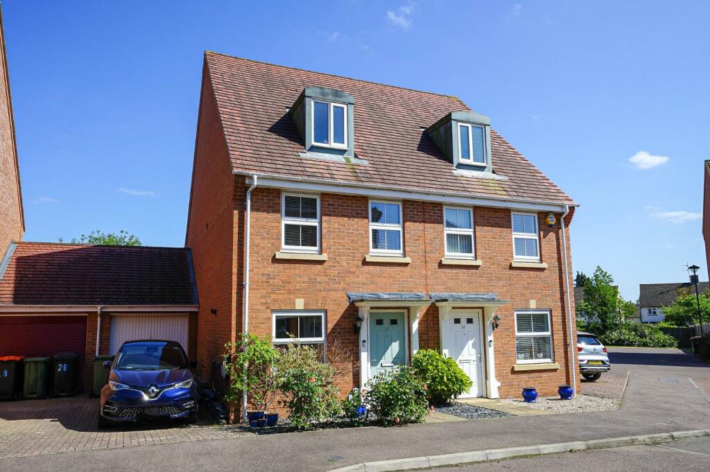 3 bedroom town house for sale in Wellington Way, Leighton Buzzard, LU7