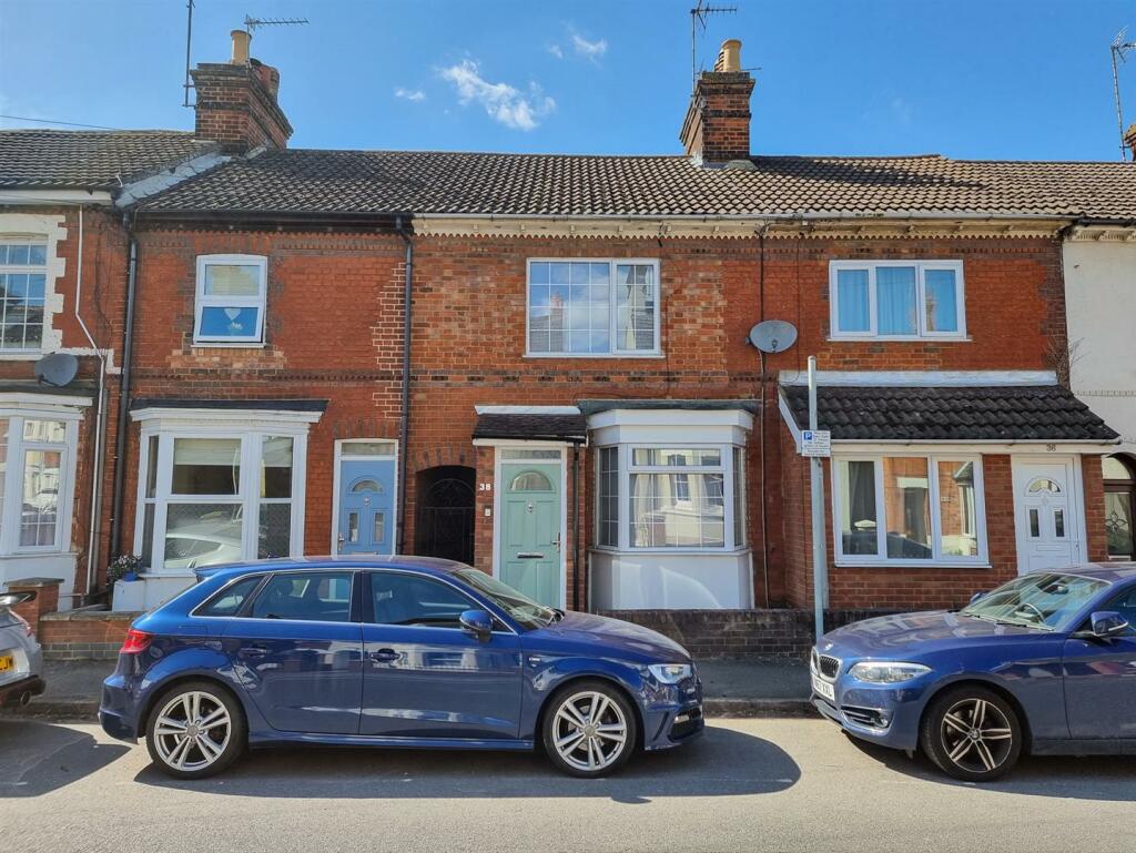 2 bedroom terraced house for sale in Springfield Road, Linslade