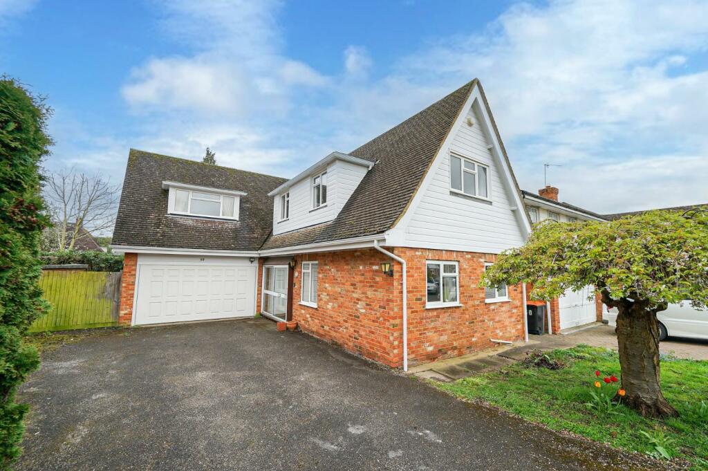4 bedroom detached house for sale in The Orchards, Eaton Bray