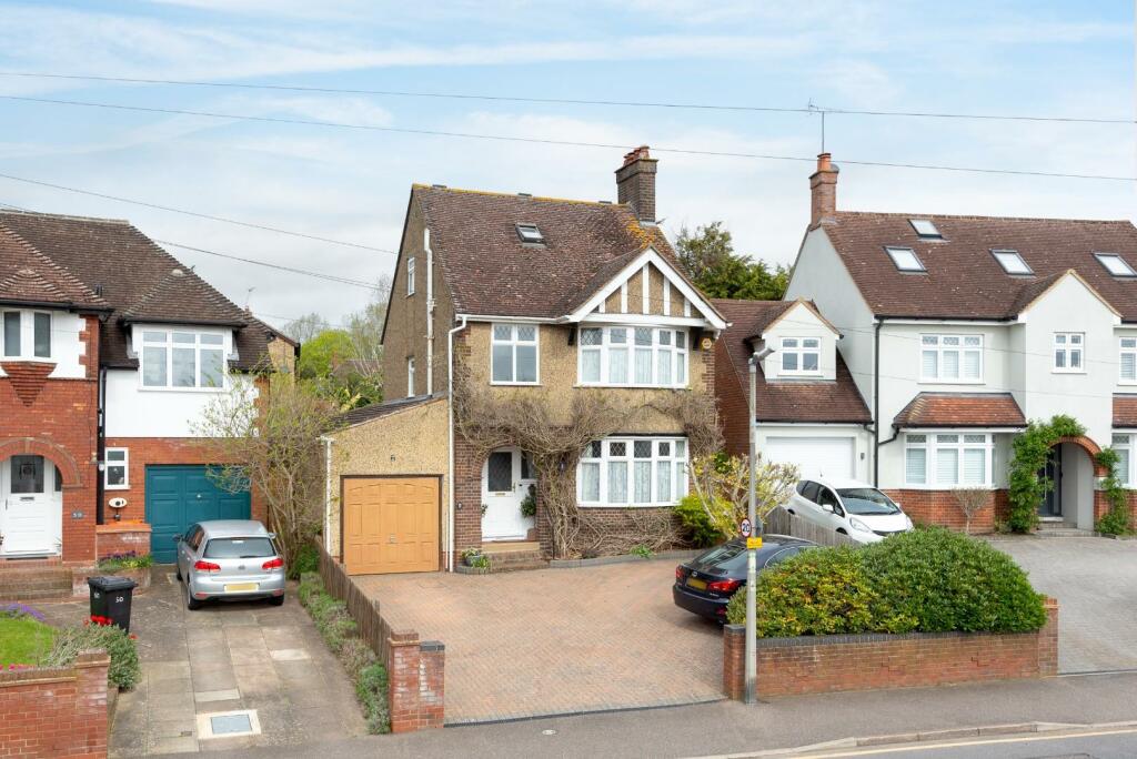 4 bedroom detached house for sale in Southcourt Avenue, Leighton