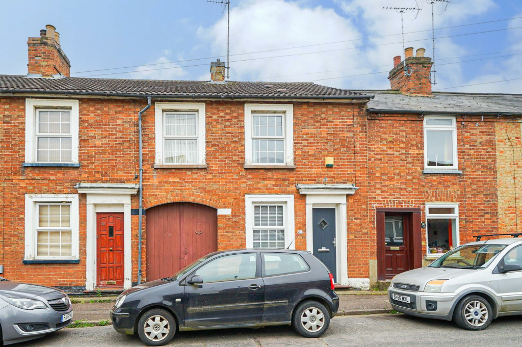3 bedroom terraced house for sale in East Street, Leighton Buzzard, LU7