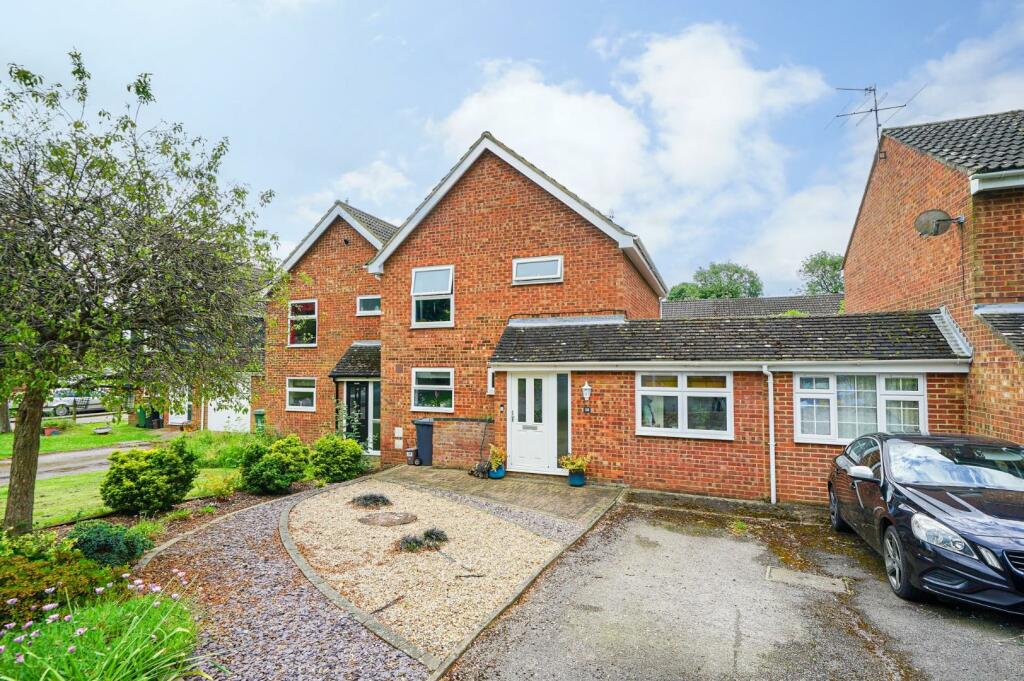 3 bedroom semidetached house for sale in Coniston Road, Linslade