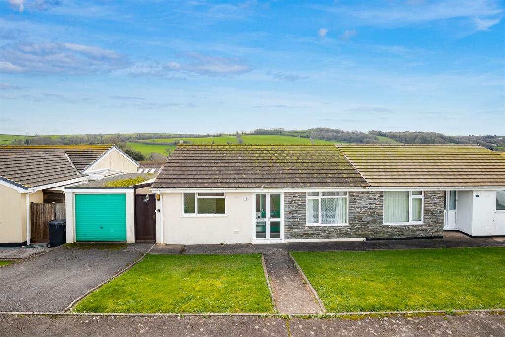 2 bedroom bungalow for sale in Coombe Meadows, Chillington, Kingsbridge