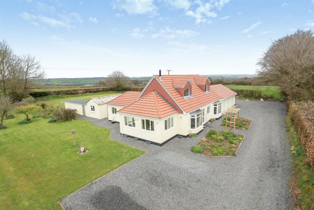 4 bedroom detached house for sale in East Anstey, Tiverton, EX16