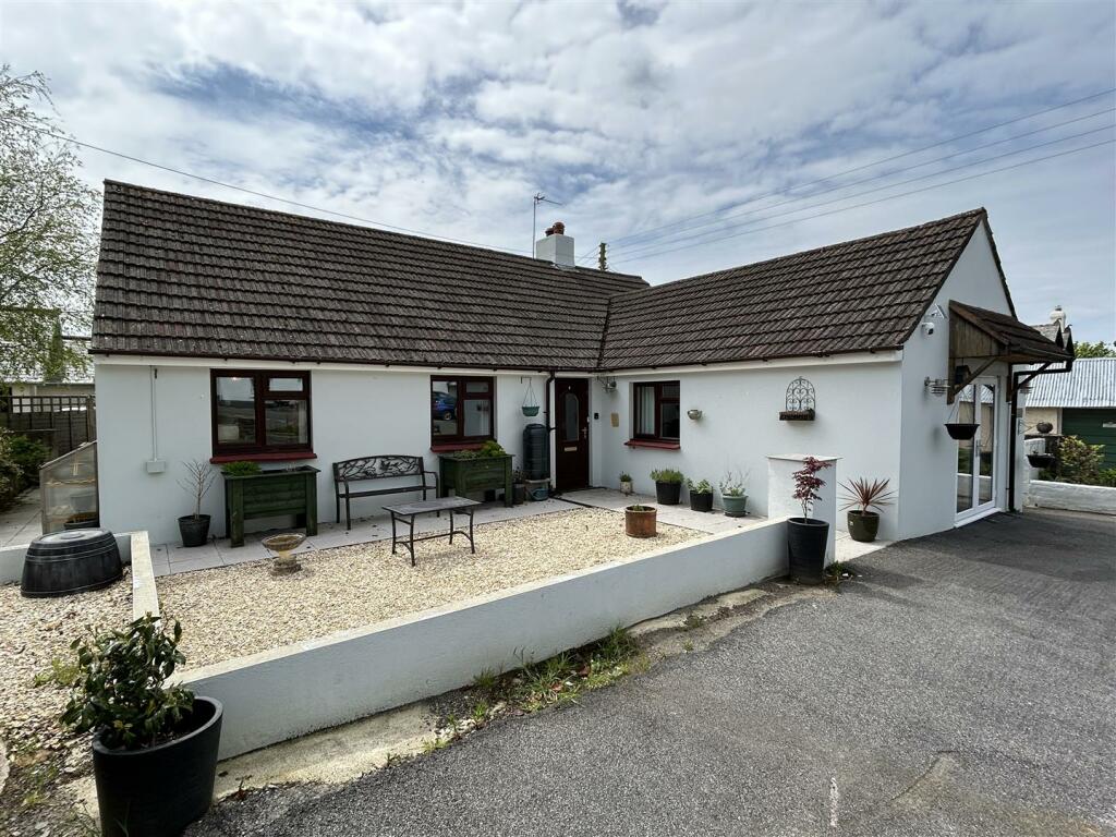 3 bedroom bungalow for sale in Kings Nympton, EX37