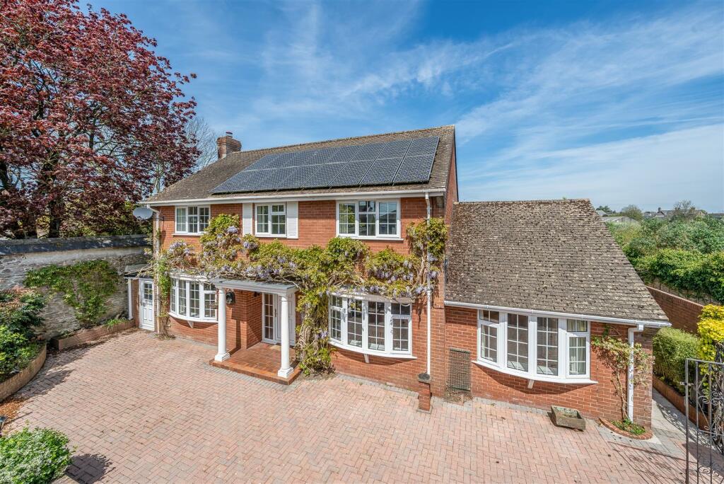 4 bedroom detached house for sale in South Molton, EX36