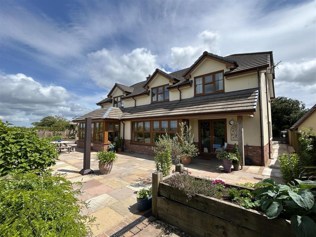 Main image of property: Ashreigney