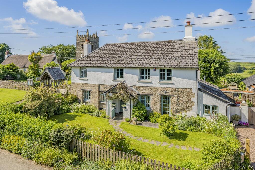Main image of property: Horwood, Bideford