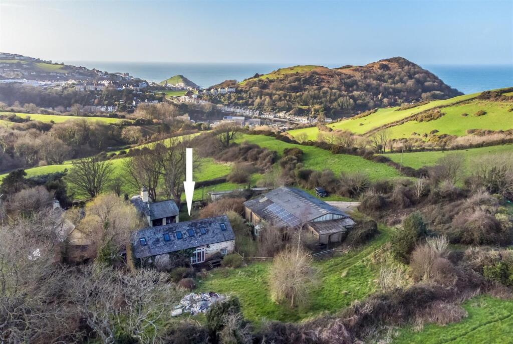 6 bedroom detached house