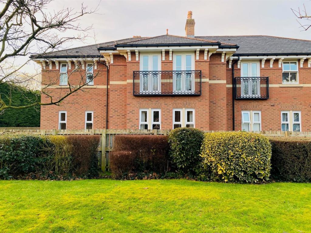 2 bedroom apartment for sale in The Courtyard, Upton, Chester, CH2