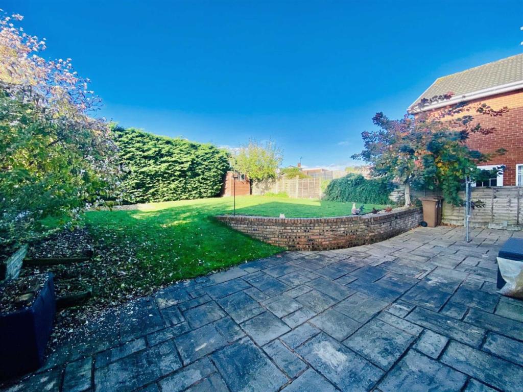 4 bedroom detached house for sale in Beeston Road, Higher Kinnerton, CH4