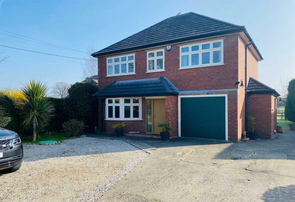 4 bedroom detached house for sale in Old Wrexham Road, Gresford, LL12