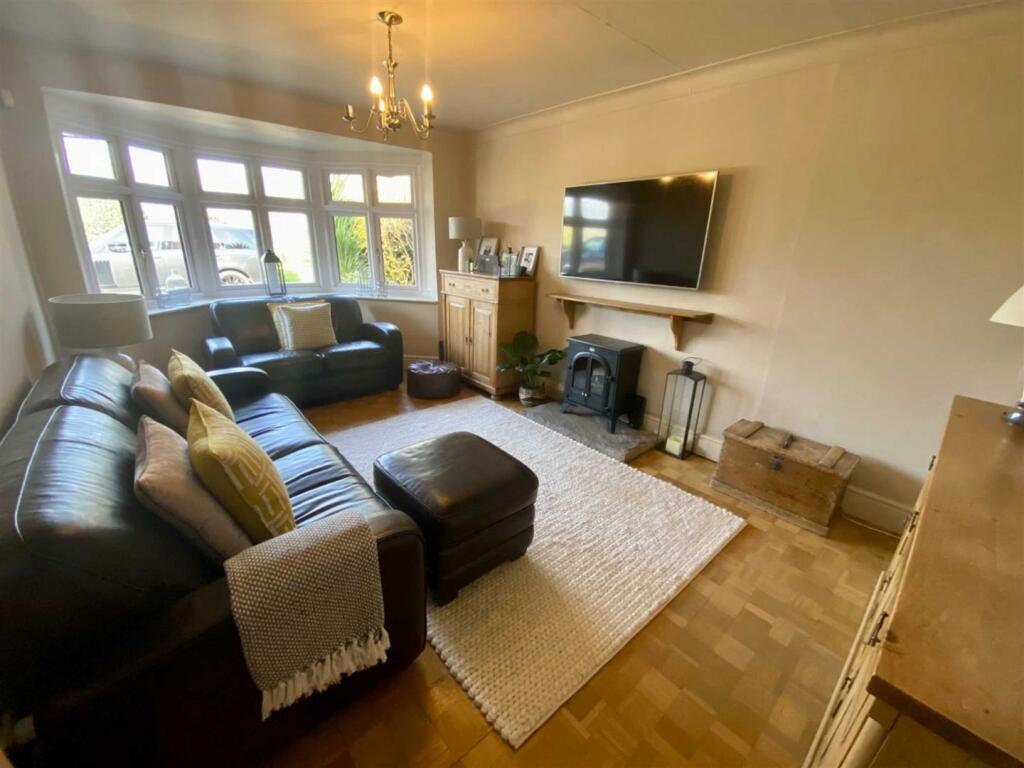4 bedroom detached house for sale in Old Wrexham Road, Gresford, LL12