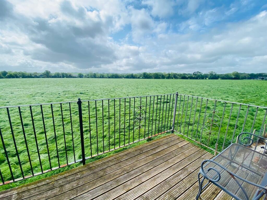 5 bedroom property for sale in Burton Green, Rossett, Wrexham, LL12