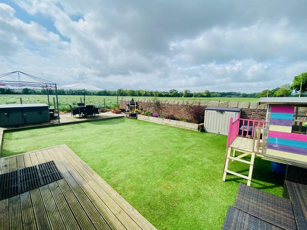 5 bedroom property for sale in Burton Green, Rossett, Wrexham, LL12