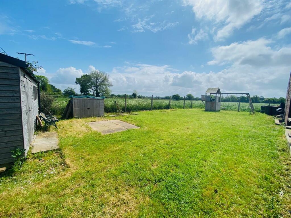 5 bedroom property for sale in Burton Green, Rossett, Wrexham, LL12