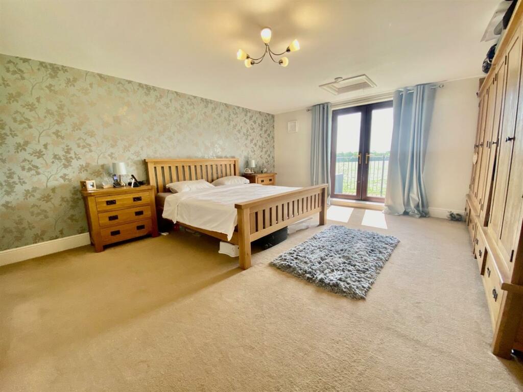 5 bedroom property for sale in Burton Green, Rossett, Wrexham, LL12