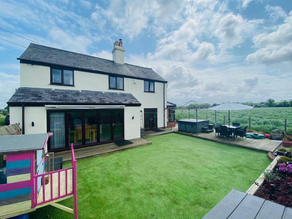 5 bedroom property for sale in Burton Green, Rossett, Wrexham, LL12