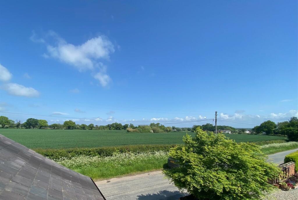 5 bedroom property for sale in Burton Green, Rossett, Wrexham, LL12