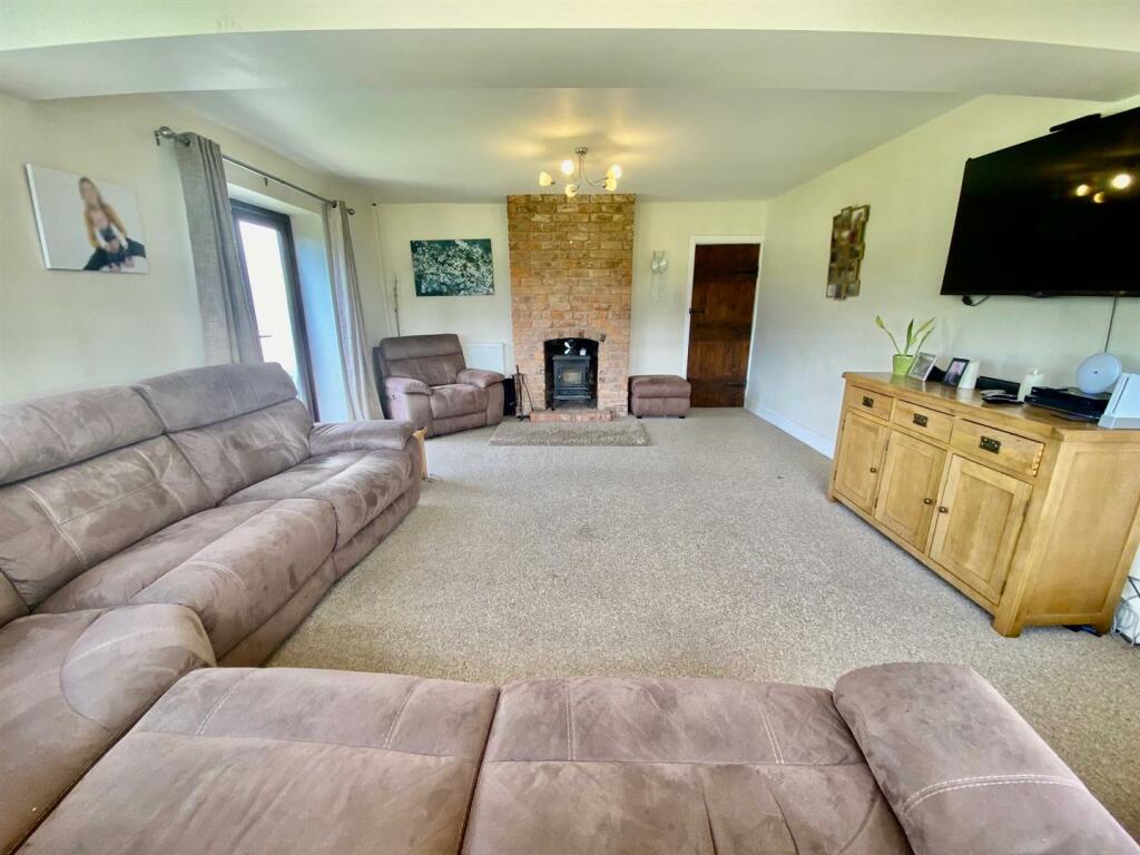 5 bedroom property for sale in Burton Green, Rossett, Wrexham, LL12