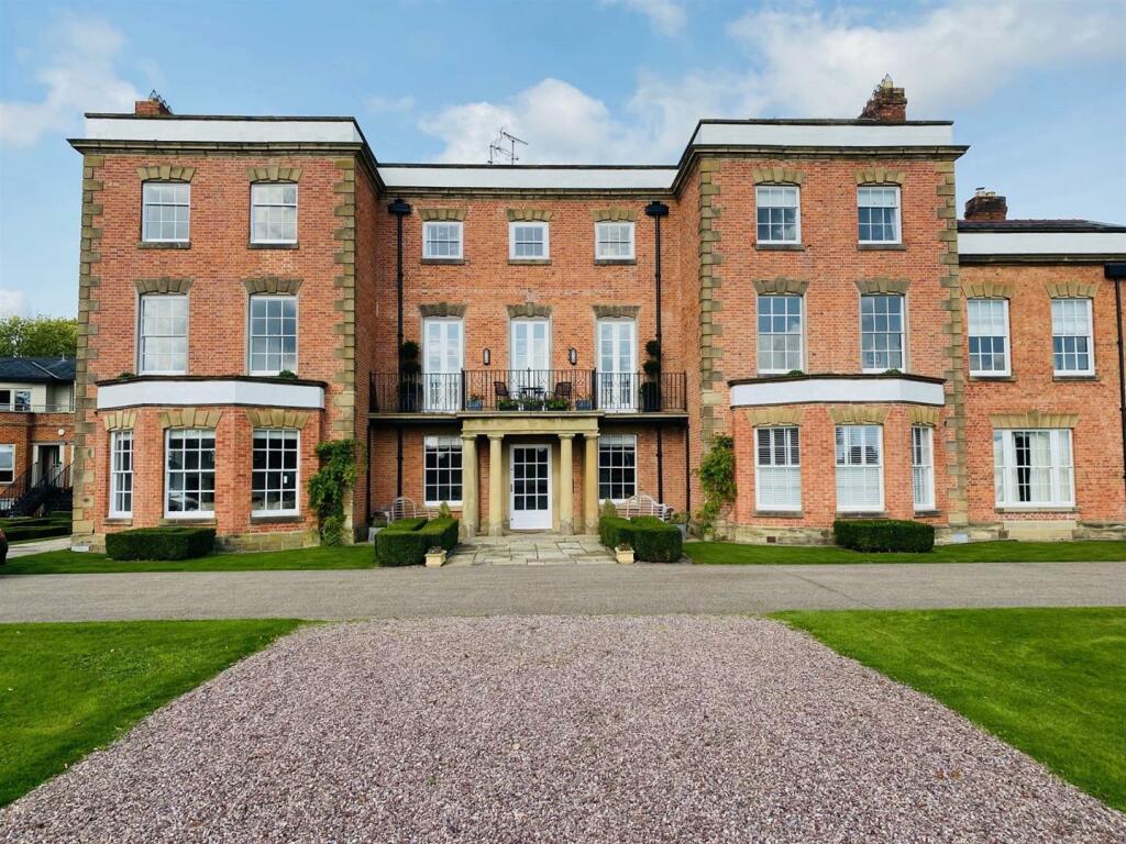 2 bedroom apartment for sale in Trevalyn Manor, Rossett, LL12