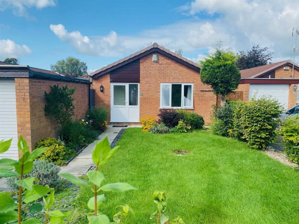 4 bedroom detached bungalow for sale in Barony Way, Chester, CH4