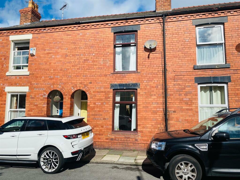 2 bedroom terraced house for sale in Catherine Street, Chester, CH1