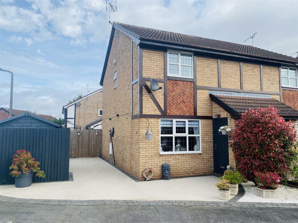3 bedroom semi-detached house for sale in Trefoil Close, Huntington, Chester, CH3