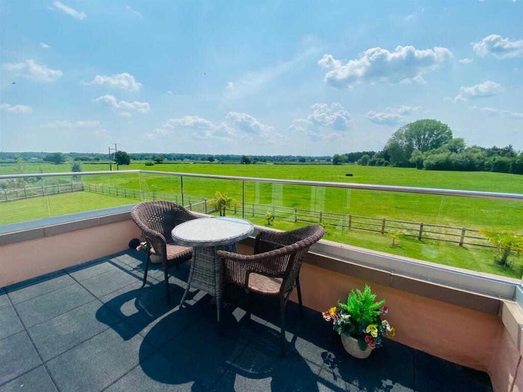 Additional property image - Belgrave Garden Mews, Pulford, Chester
