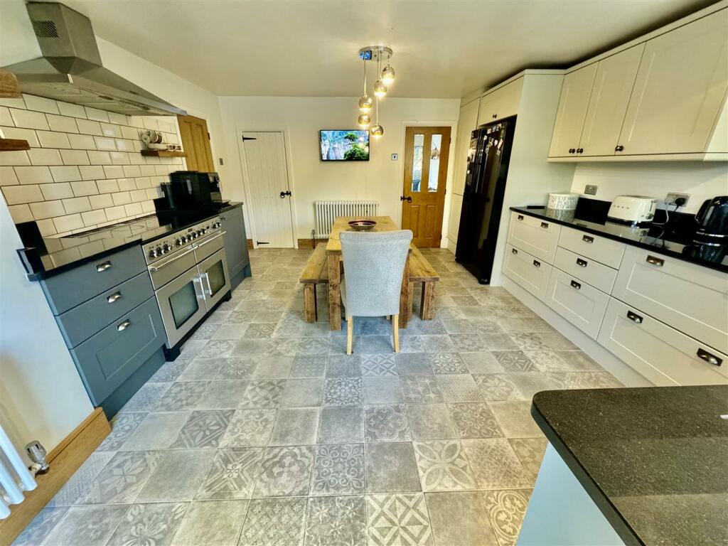 Additional property image - Kinnerton Road, Dodleston, Chester