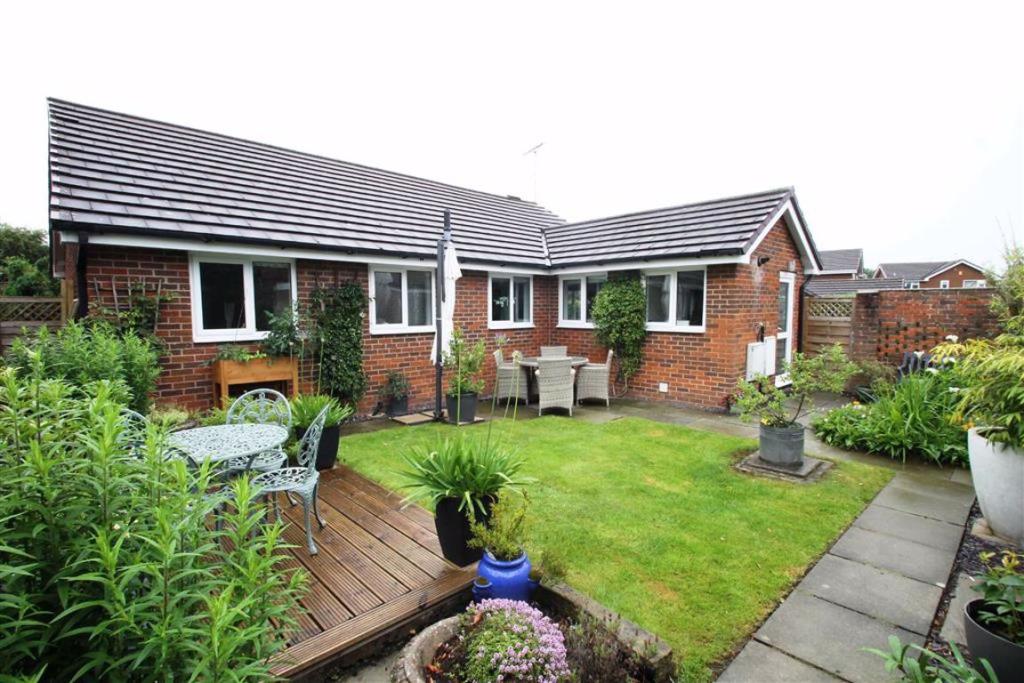3 bedroom detached bungalow for sale in Forest Drive, Broughton, CH4