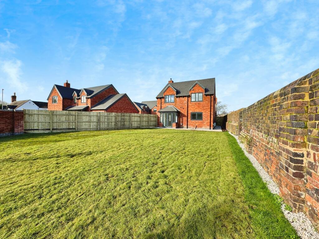 4 bedroom detached house for sale in Wellington Road, Muxton, Telford, TF2