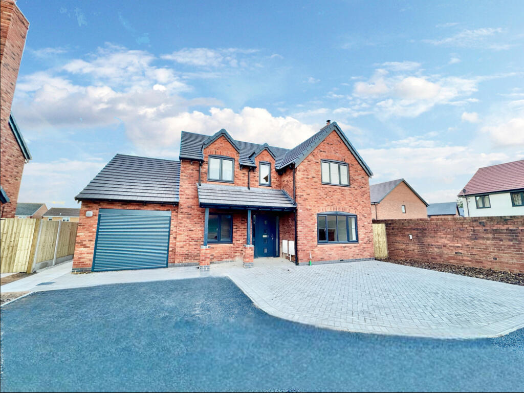 4 bedroom detached house for sale in Wellington Road, Muxton, Telford, TF2