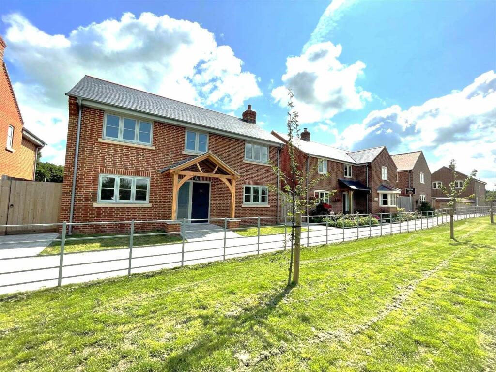 4 bedroom detached house for sale in The Causeway, Hazelbury Bryan