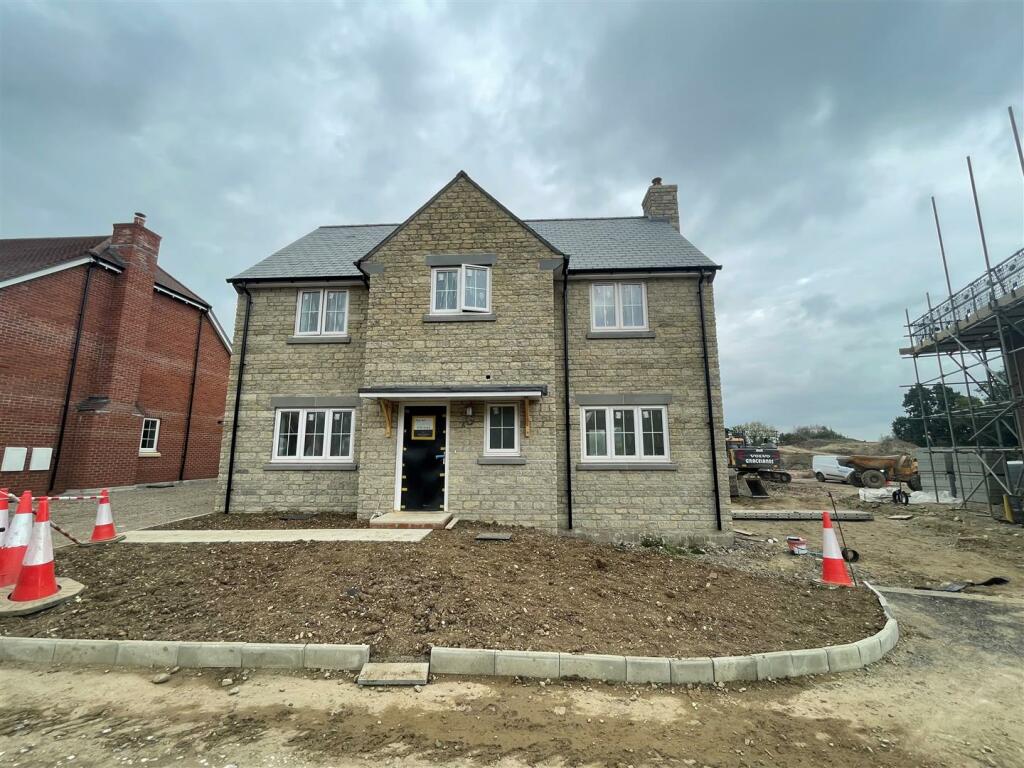 4 bedroom detached house for sale in Shillingstone Lane, Okeford