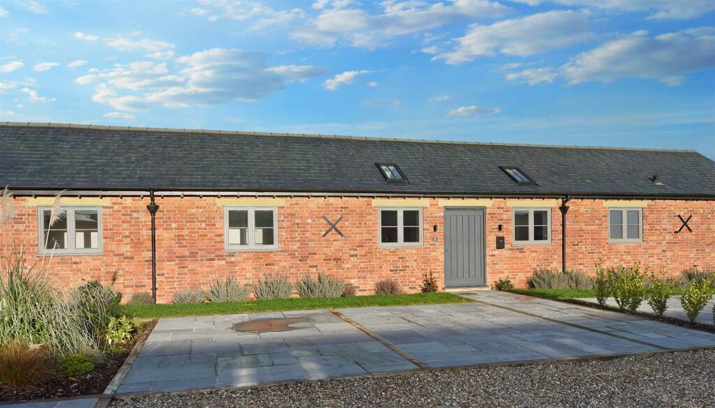 3 bedroom barn conversion for sale in Plumber Farm, Plumber