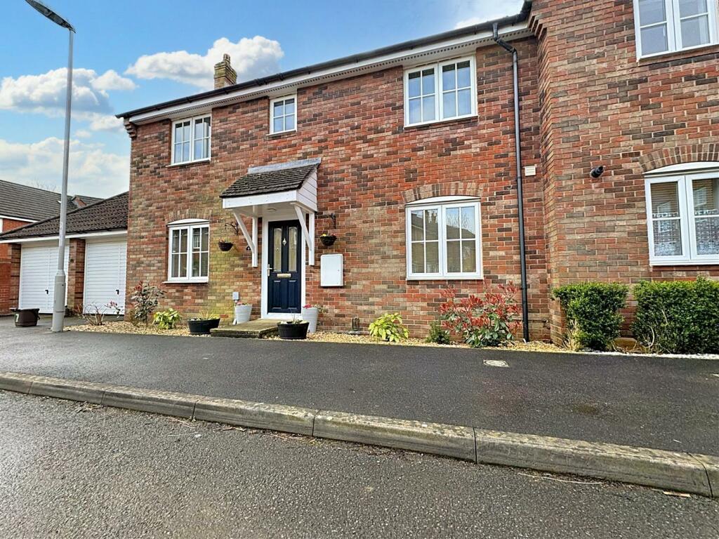 3 bedroom semidetached house for sale in North Fields, Sturminster