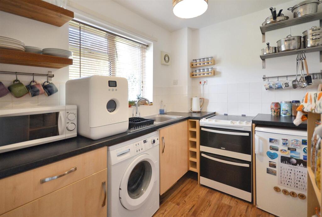 Additional property image - Elizabeth Gardens, Henstridge, Templecombe