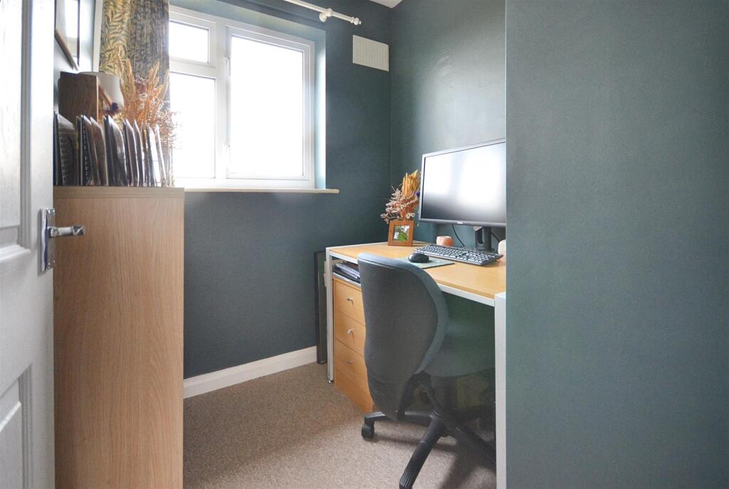 Additional property image - Elizabeth Gardens, Henstridge, Templecombe