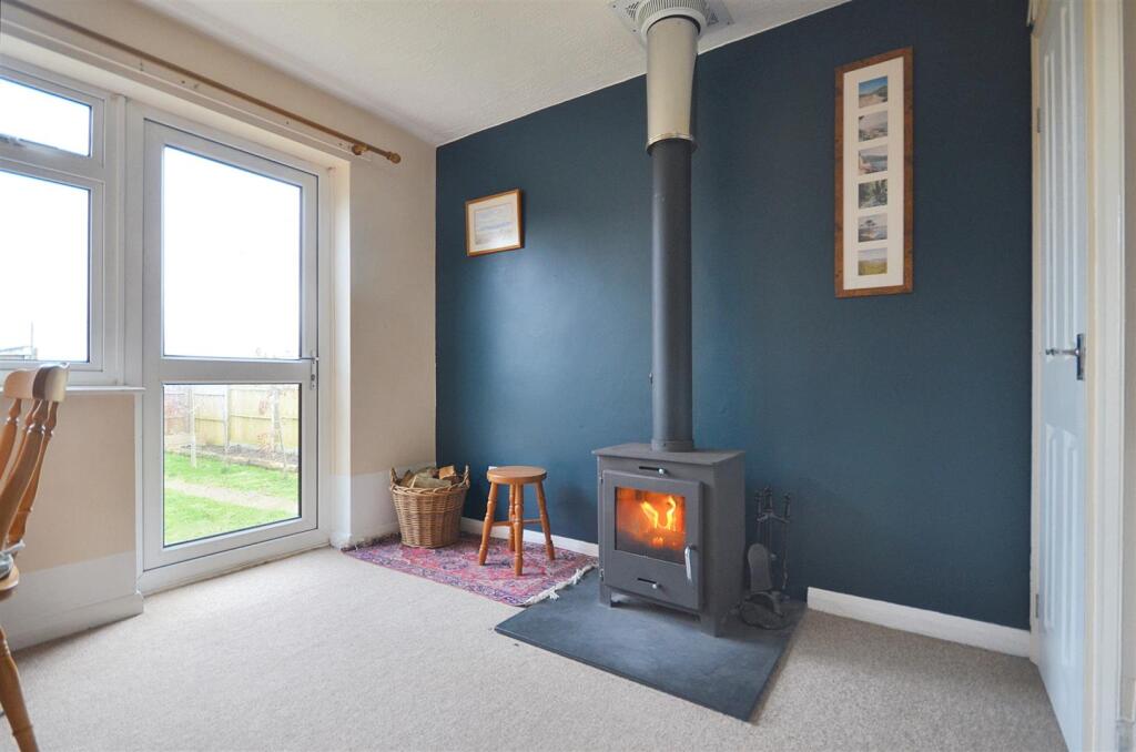Additional property image - Elizabeth Gardens, Henstridge, Templecombe
