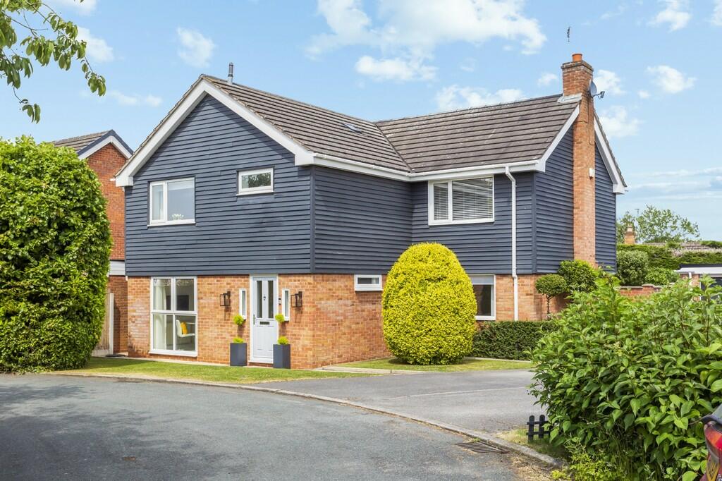 4 bedroom detached house for sale in Plemstall Way, Mickle Trafford, CH2