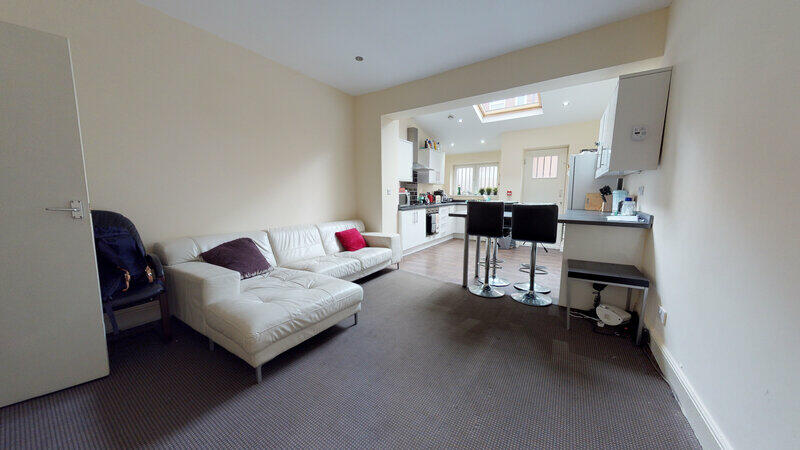 4 bedroom terraced house for rent in Hartley Grove, Woodhouse, Leeds, LS6