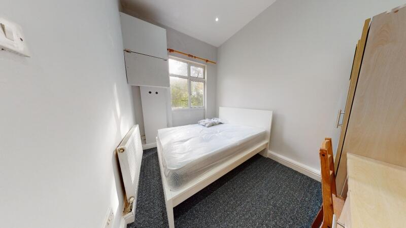 2 bedroom flat for rent in St Johns Terrace, Hyde Park, Leeds, LS3