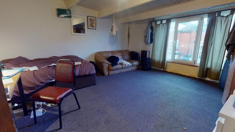 6 bedroom terraced house for rent in Manor Drive, Hyde Park, Leeds, LS6