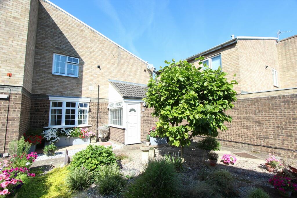 3 bedroom semidetached house for sale in Dines Close, Wilstead
