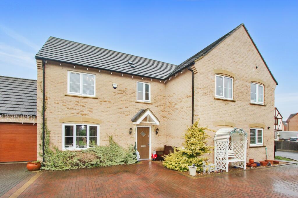 5 bedroom detached house for sale in Dane Lane, Wilstead, Bedford, MK45