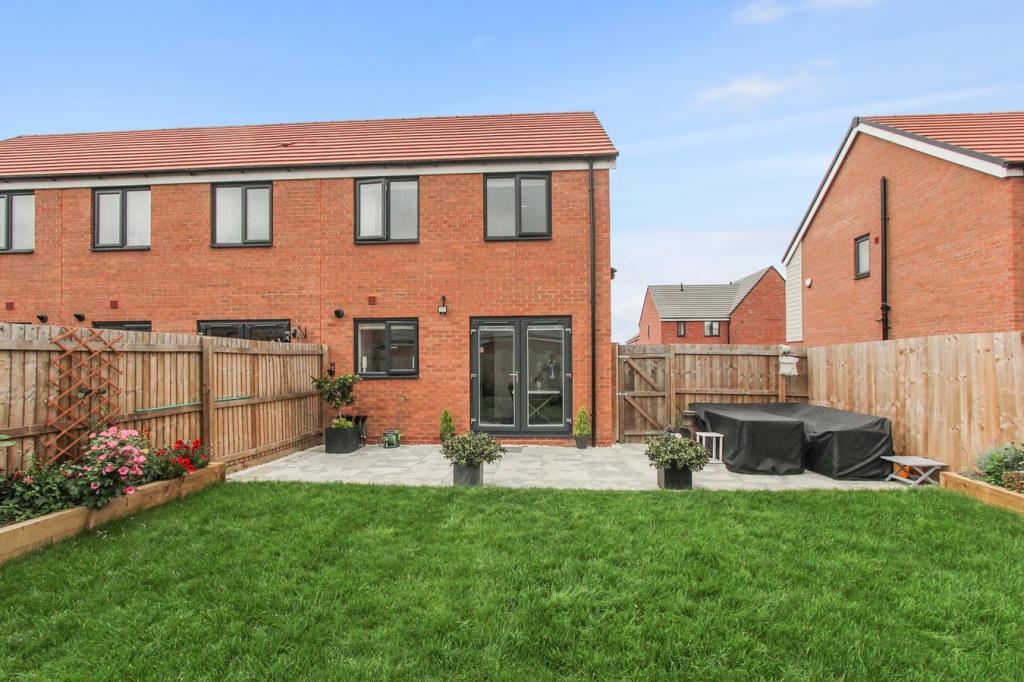 3 bedroom end of terrace house for sale in Denny Street, Wootton ...