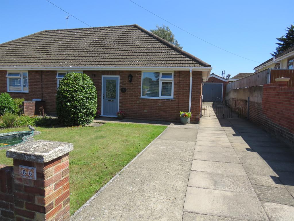 3 bedroom semidetached bungalow for sale in Moore Avenue, Sprowston, NR6